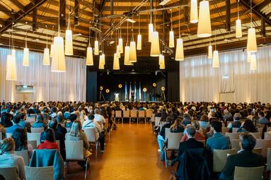 Vergrößerte Ansicht von Einbürgerungsfeier 2025 mit ca. 900 Teilnehmern