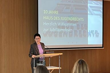 Vergrößerte Ansicht von Die baden-württembergische Ministerin der Justiz und für Migration, Marion Gentges, beim Jubiläum 10 Jahre Haus des Jugendrechts in Mannheim