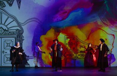 Vergrößerte Ansicht von Das gesamte Ensemble in Aufruhr