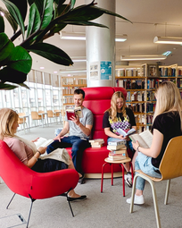 Vergrößerte Ansicht von Silent Reading Club in der Zentralbibliothek