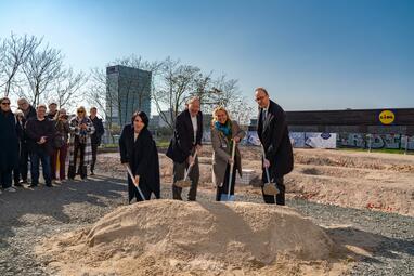 Vergrößerte Ansicht von Forum Deutsche Sprache - Spatenstich