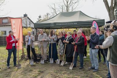 Vergrößerte Ansicht von Waldinsel Mannheim-Schönau: Übergabe