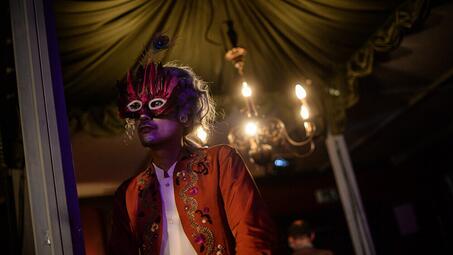 Vergrößerte Ansicht von Maskenball