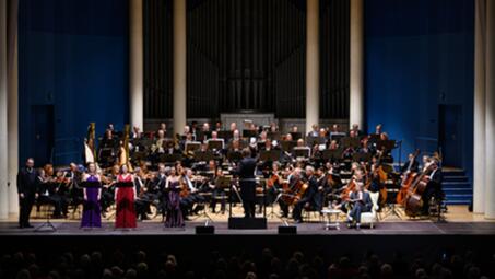 Vergrößerte Ansicht von Der Ring an einem Abend