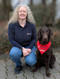 Vergrößerte Ansicht von Lesen mit Hund