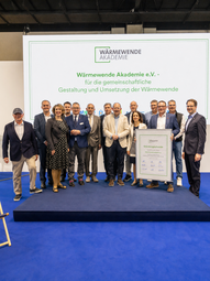 Vergrößerte Ansicht von Wärmewende Akademie Vereinsgründung Gruppenbild