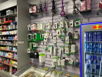 Vergrößerte Ansicht von Handyzubehör darf an Sonntagen nicht verkauft werden.