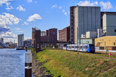 Vergrößerte Ansicht von Hafenrundfahrt mit dem Zug im Mannheimer Industriehafen