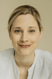 Vergrößerte Ansicht von Ein Portraitfoto von Giulia Enders.