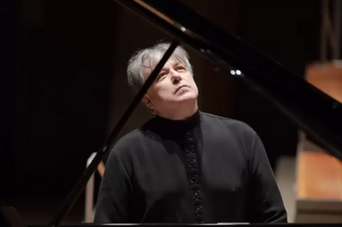 Vergrößerte Ansicht von Kammermusik in den REM: Klavierabend mit Andrei Gavrilov