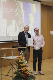 Vergrößerte Ansicht von Regenbogenempfang 2026: Ehrung durch OB Specht von Robert Nessing für die Regionalgruppe Rhein-Neckar des Bundesverbands Völ-klinger Kreis e. V.