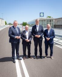 Vergrößerte Ansicht von Wiedereröffnung Hochstraße Süd mit Minister und Ministerpräsident
