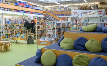 Vergrößerte Ansicht von Blick in die Kinder- und Jugendbibliothek