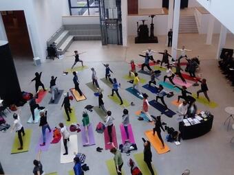 Vergrößerte Ansicht von Yoga in der Kunsthalle - Kunst aus Betrachtung der Yogaphilosophie: Wilhelm Leibl "Die rechte Hand..."