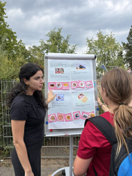 Vergrößerte Ansicht von An verschiedenen Beispielen konnten die Teilnehmenden Entscheidungen für unterschiedliche Personen treffen und dabei über gesundheitliche Themen und ihren Alltag nachdenken