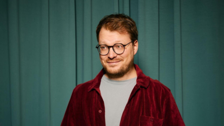 Vergrößerte Ansicht von Maxi Gstettenbauer - KOMPLETT ABSURD