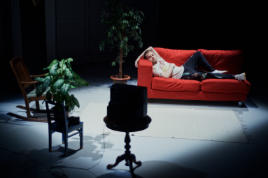 Vergrößerte Ansicht von Performance: I:AM Momo