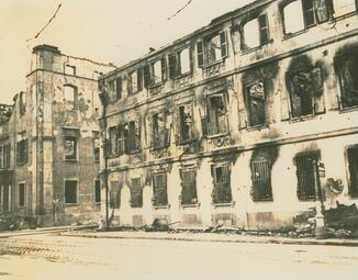 Vergrößerte Ansicht von Zerstörtes Palais Bretzenheim nach dem Zweiten Weltkrieg