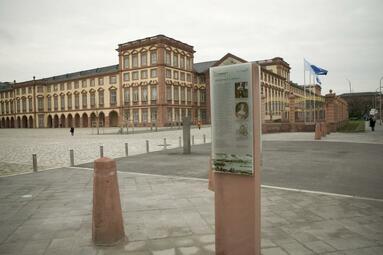Vergrößerte Ansicht von Schloss - Ehrenhof