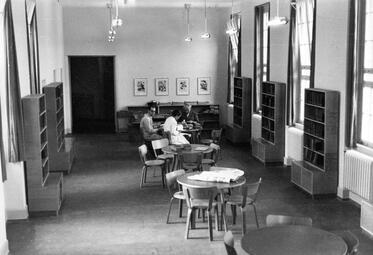 Vergrößerte Ansicht von Volksbibliothek im Herschelbad, um 1925