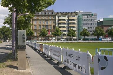 Vergrößerte Ansicht von Friedrichsplatz mit Stadttafel