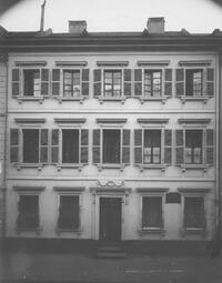 Vergrößerte Ansicht von Das „Heckerhaus“ mit Gedenktafel, um 1910