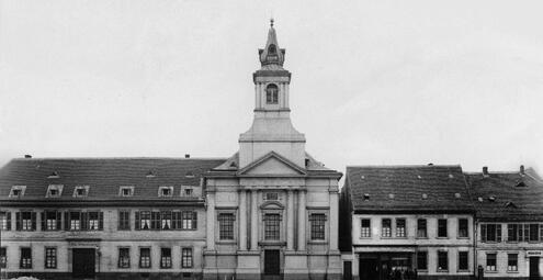 Vergrößerte Ansicht von Neben dem Katholischen Bürgerhospital wird 1786-1788 eine Kirche errichtet