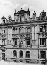 Vergrößerte Ansicht von Das repräsentative Gebäude wird 1926 von der Handwerkskammer erworben