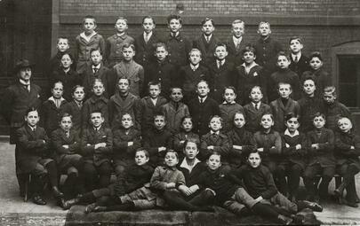 Vergrößerte Ansicht von Der Jahrgang 1908 im 8. Schuljahr