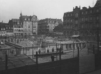 Vergrößerte Ansicht von Fundament und Kellergeschoss des Rathausneubaus, um 1937