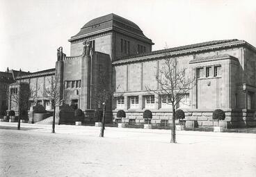 Vergrößerte Ansicht von Hauptfassade des Altbaus, um 1910