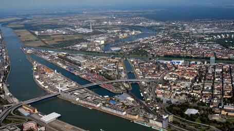 Vergrößerte Ansicht von Blick auf den Mannheimer Hafen