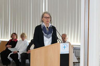 Vergrößerte Ansicht von Bürgermeisterin Dr. Freundlieb bei der Gedenkfeier