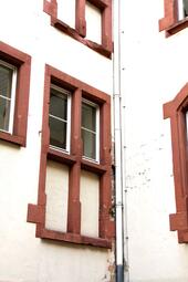 Vergrößerte Ansicht von Ludwig-Frank-Gymnasium Fassade vor der Sanierung