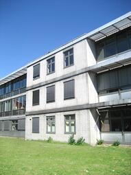 Vergrößerte Ansicht von Sandhofenschule Aussenansicht vor der Sanierung