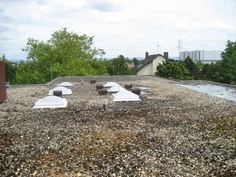 Vergrößerte Ansicht von Schillerschule Dach vor der Sanierung