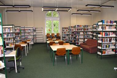 Vergrößerte Ansicht von Stadtbiliothek Feudenheim vor der Sanierung