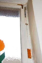 Vergrößerte Ansicht von Wallstadtschule Fenster vor der Sanierung