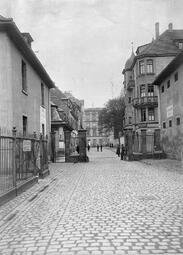 Vergrößerte Ansicht von durch die Kasernenanlage führende öffentliche Kurfürstenstraße