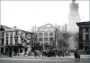 Vergrößerte Ansicht von Das zerstörte Gebäude am 20. Oktober 1944