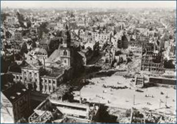 Vergrößerte Ansicht von 1943 - zerstörter Maktplatz