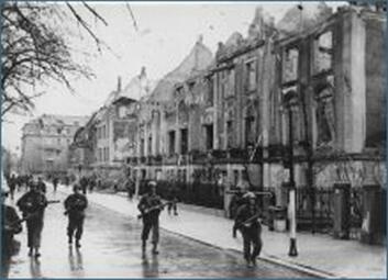Vergrößerte Ansicht von 1945 - Am 29. März besetzen US-Truppen die Stadt