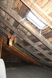 Vergrößerte Ansicht von Wohnungslosenunterkunft F7 Dach vor der Sanierung