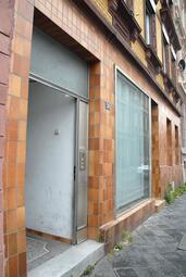 Vergrößerte Ansicht von Wohnungslosenunterkunft U 6 Fenster vor der Sanierung