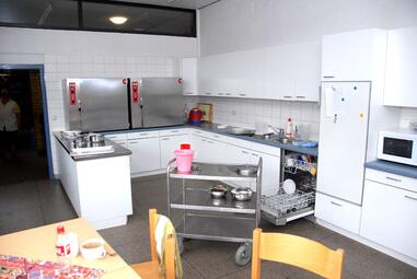 Vergrößerte Ansicht von Kinderhaus Friedrich-Ebert Küche vor der Sanierung