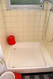 Vergrößerte Ansicht von Kindergrippe F 7 Sanitäreinrichtungen vor der Sanierung