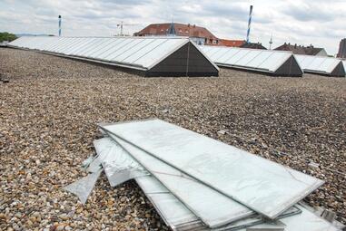 Vergrößerte Ansicht von Bertha-Benz-Halle Dach vor der Sanierung
