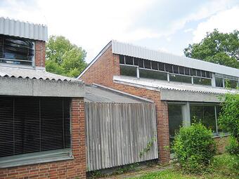 Vergrößerte Ansicht von Friedrichsfeldschule Dach vor der Sanierung