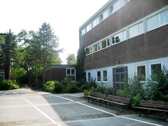 Vergrößerte Ansicht von Gerhart-Hauptmann-Schule Aussenansicht vor der Sanierung