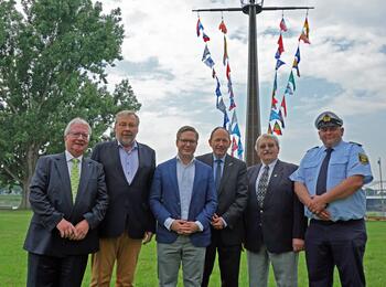 v.l.n.r.: Hafendirektor Roland Hörner, Thomas Hartmann, 1. Vorsitzender des Mannheimer Schiffahrtsvereins, Landtagsabgeordneter Fabian Gramling, Erster Bürgermeister Christian Specht, Werner Weidl vom Mannheimer Schiffahrtsverein, Haupthafenmeister Marcel Jöst